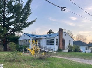142 Windover Dr, Lake, MI 48632