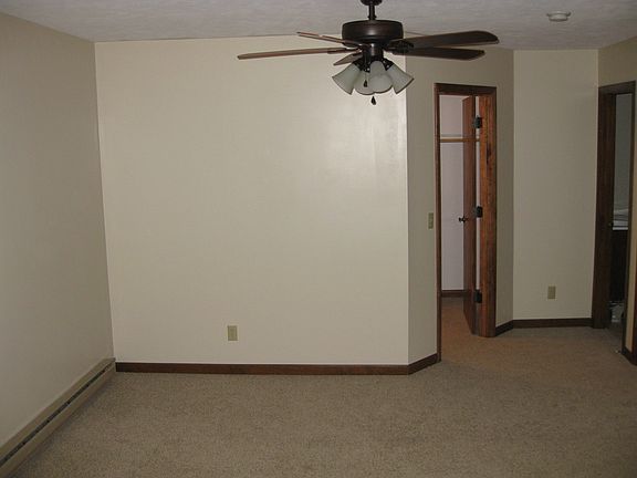 Master Bedroom w walk in clo