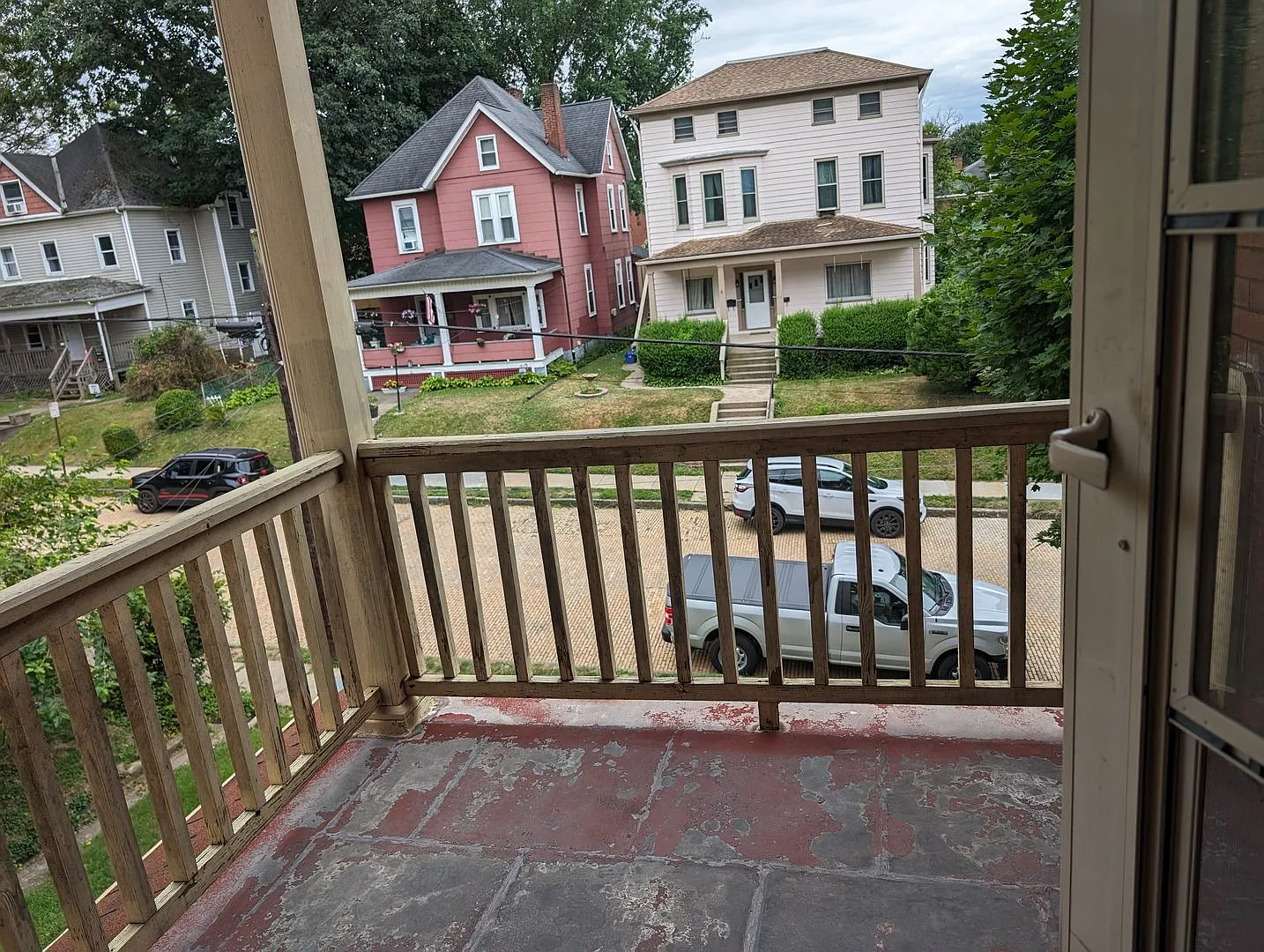 Bellevue - 3 BR Apartment Duplex, Central Air, 2nd/3rd Floor — Photo 1