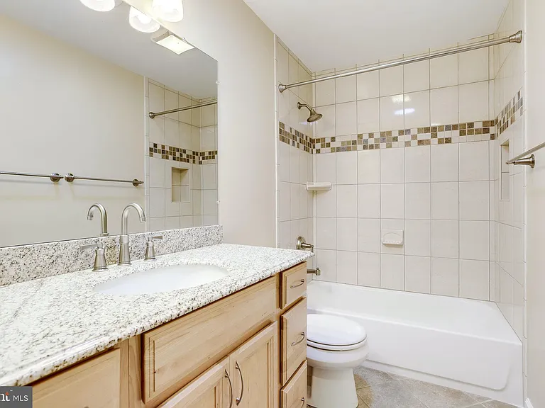 4894 Williamsburg Blvd — Photo 27