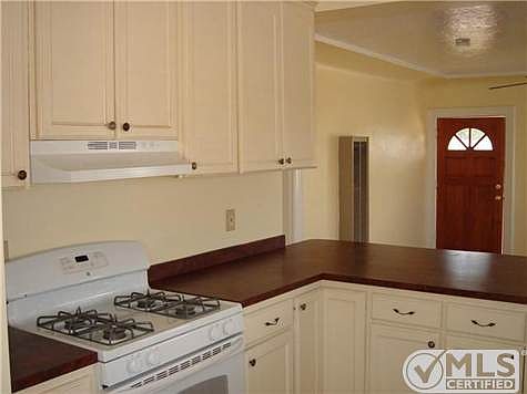 5th image of 4421 Olive St