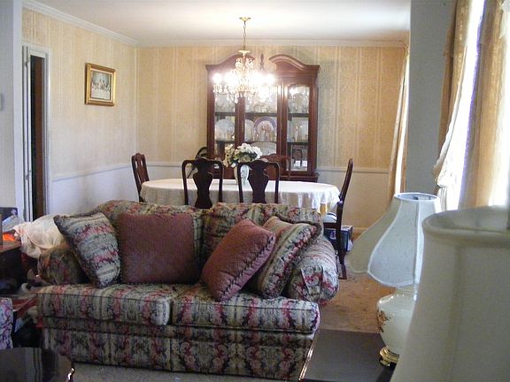 3rd image of 206 Kennith Dr
