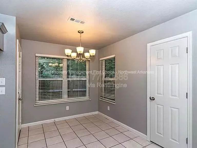 581 W Moan Pl — Photo 5