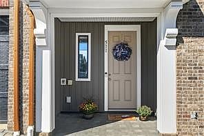 3rd image of 511 Rodney Ln