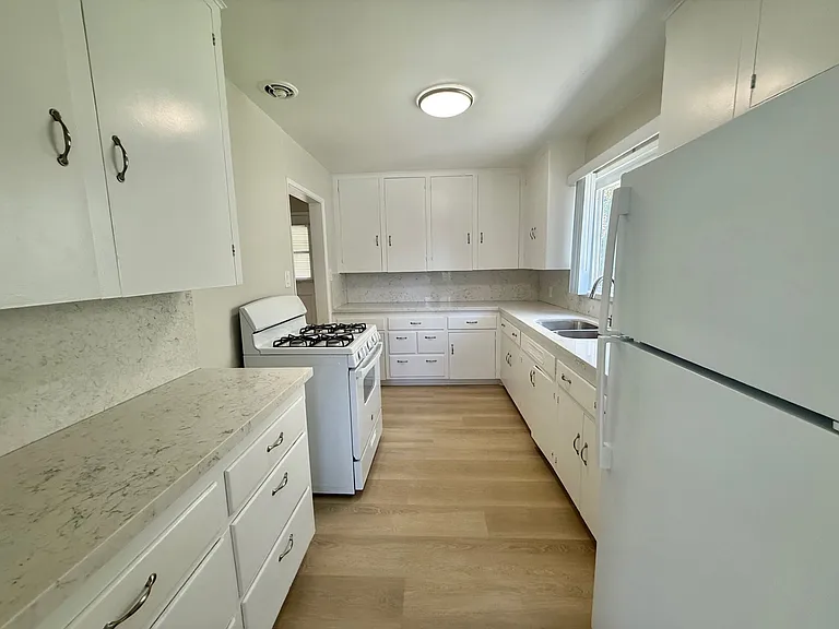 919 E Carson St #1 — Photo 15