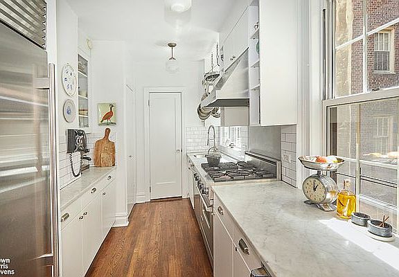 4th image of 41 5th Ave APT 14A