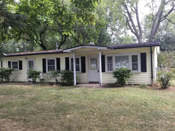 3771 Gainesborough Dr, Orion, MI 48359