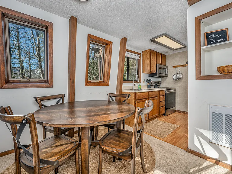 40 Spruce Ct #B — Photo 6