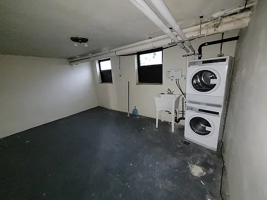 Rented by Halvatzis Realty | media 33