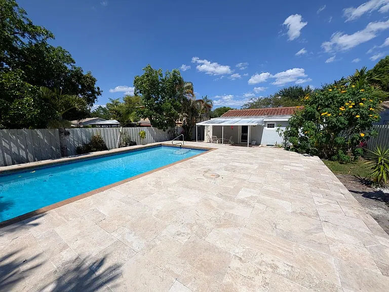 1629 NW 5th Ave — Photo 32