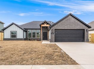 1004 Marquis Ave, Lowell, AR 72745