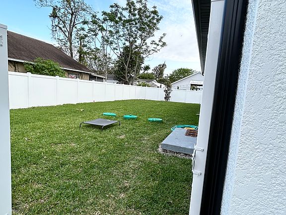 4th image of 805 Lexington Blvd
