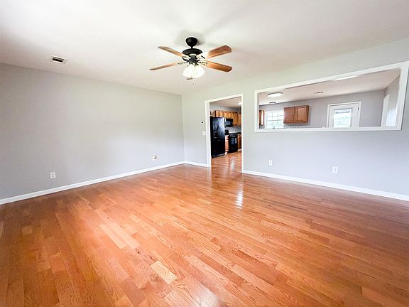 5th image of 95 Deerfield Dr