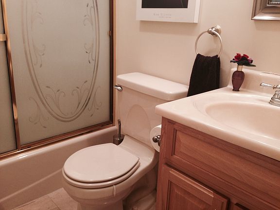 5th image of 18 Maplewood Dr