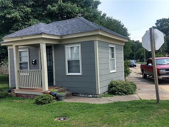 2nd image of 1000 Pecan Ave