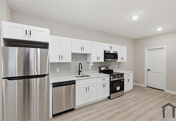 3rd image of 4129 Ogden St #1