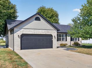 85 Whistling Straits Dr, Highland, IL 62249
