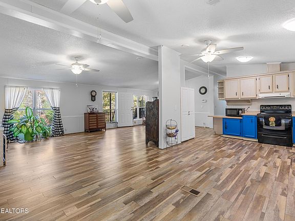 5th image of 2315 Jim Henry Rd