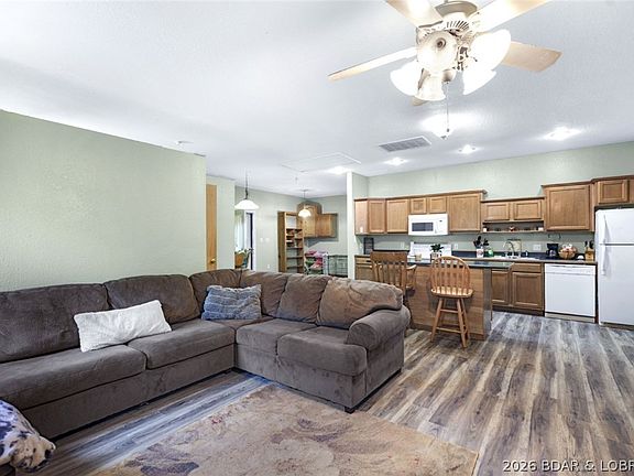 4th image of 401 Valley Spring Rd