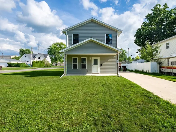 101 W Oak St, Le Roy, IL 61752