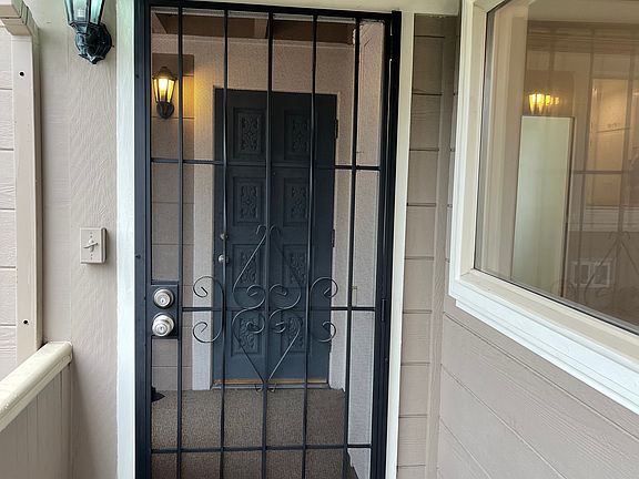 Entry to porch and kitchen