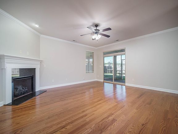 3rd image of 7614 Graydon St NW