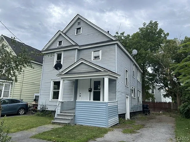 4 bed, 2.0 bath, 1656 sqft, $2,600 — Photo 3