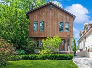 19615 Como Ave, Hollis, NY 11423