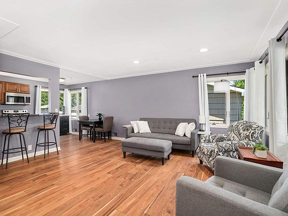 5th image of 4835 Carolyn Ln
