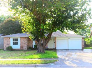 1313 Greenway Dr, Mesquite, TX 75149