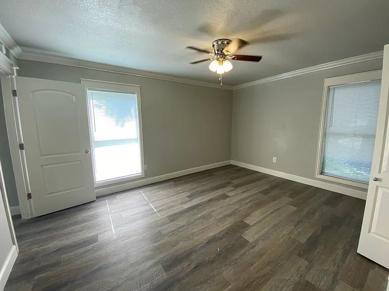 812 Brinker St — Photo 9