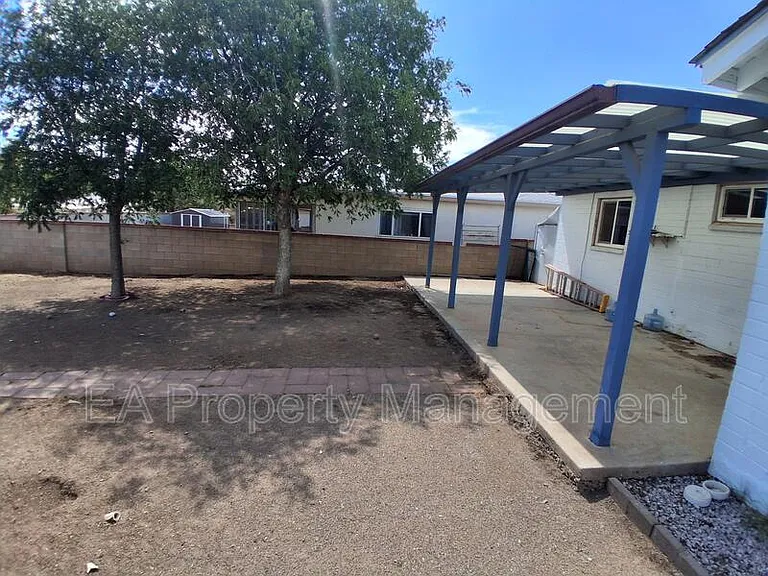 8910 Fairbanks Rd NE — Photo 2