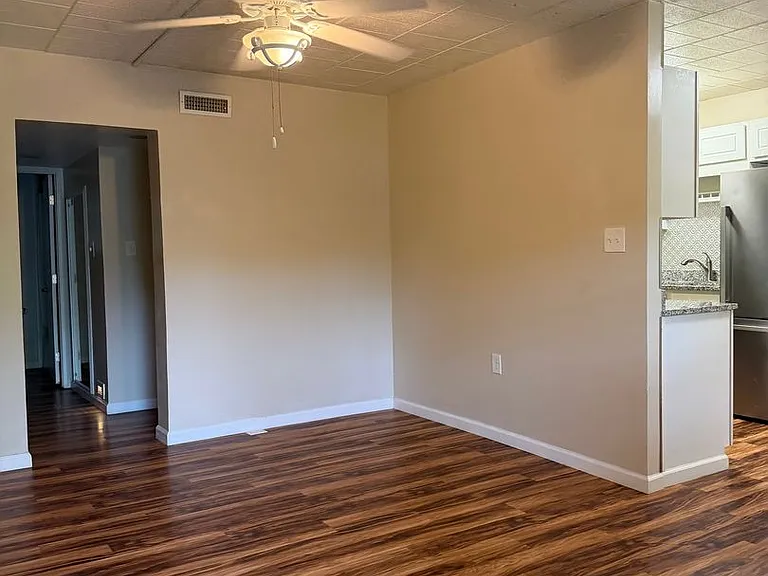614 Agnes Rd #4 — Photo 2