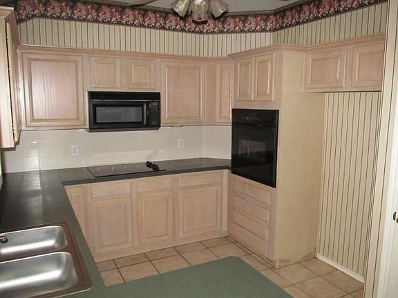 3rd image of 3212 Peakview Dr