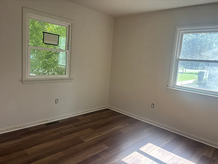 808 Mohawk Ave — Photo 3