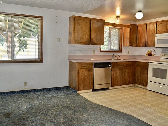 5th image of 6508 NE 140th Ave
