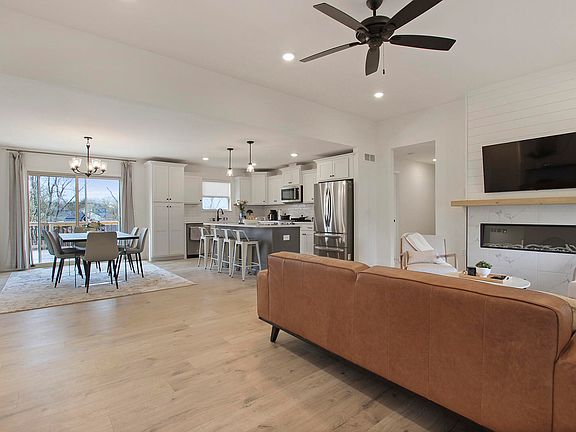 5th image of 1641 Spring Mountain Dr