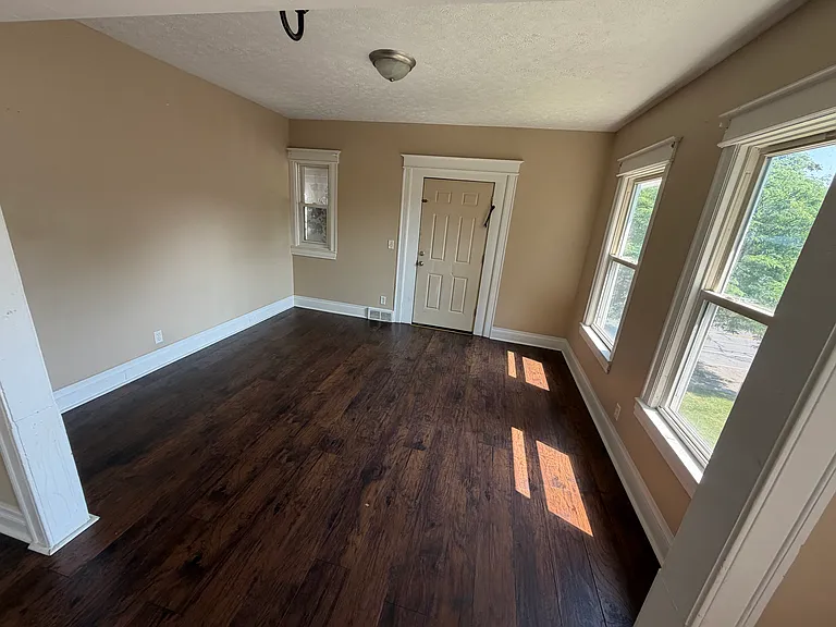 739 Genesee St #4 — Photo 10