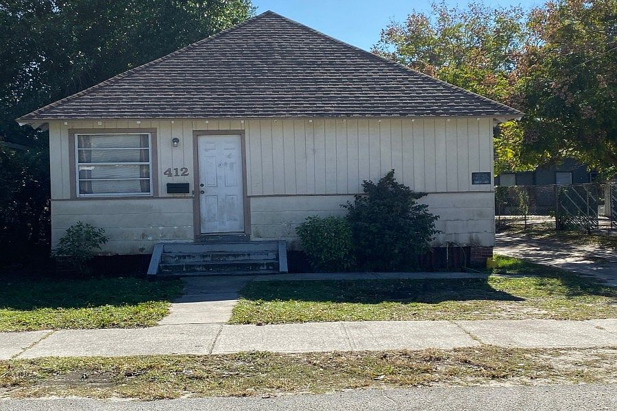 1st image of 412 Avenue D SE