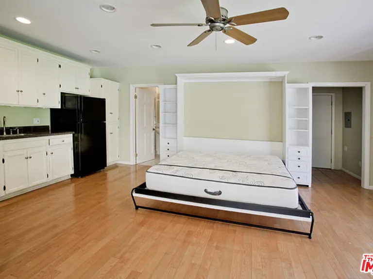 251 S Citrus Ave — Photo 24