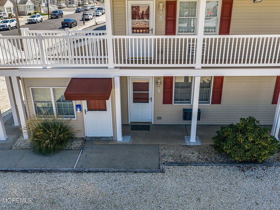 1st image of 93 Grand Central Avenue Unit 1