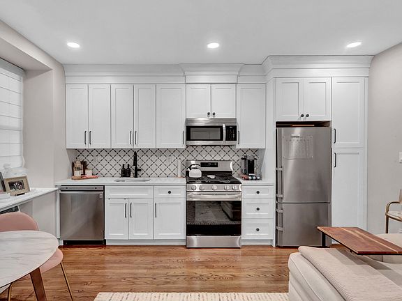 3rd image of 25 W Broadway APT 110