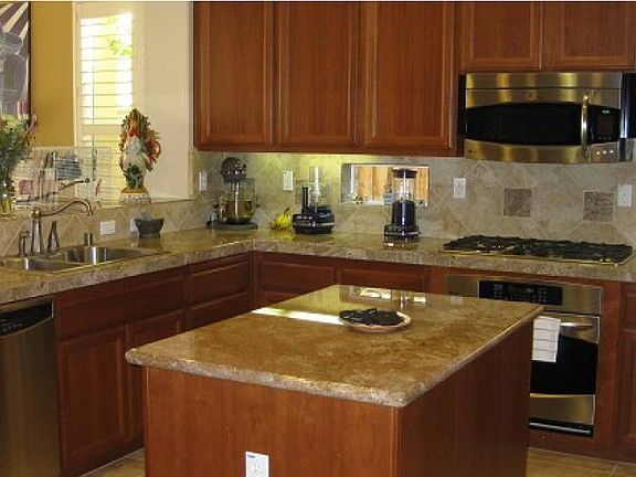 Gourmet kitchen with isla