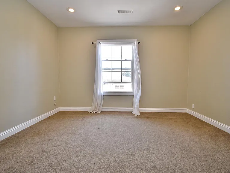 2214 Ashby Ave — Photo 9