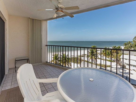 3rd image of 2532 Estero Blvd APT 507