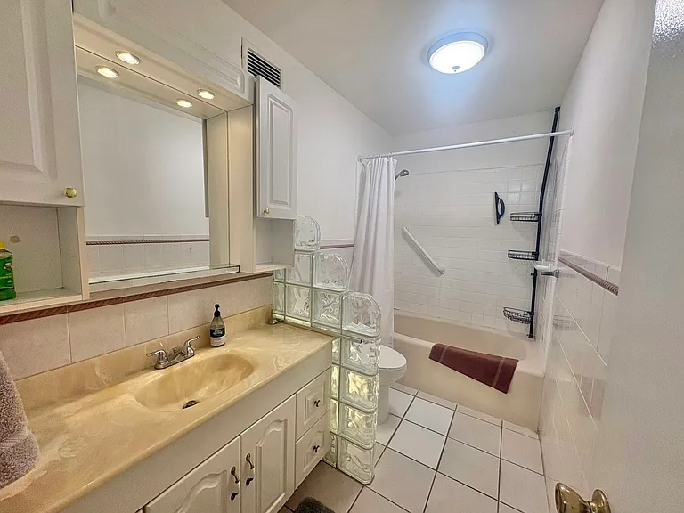 2415 Ala Wai Blvd — Photo 13