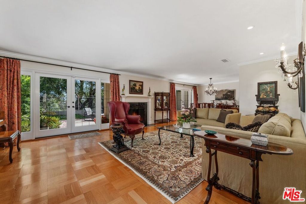 2792 Bottlebrush Dr, Los Angeles, CA - View 3