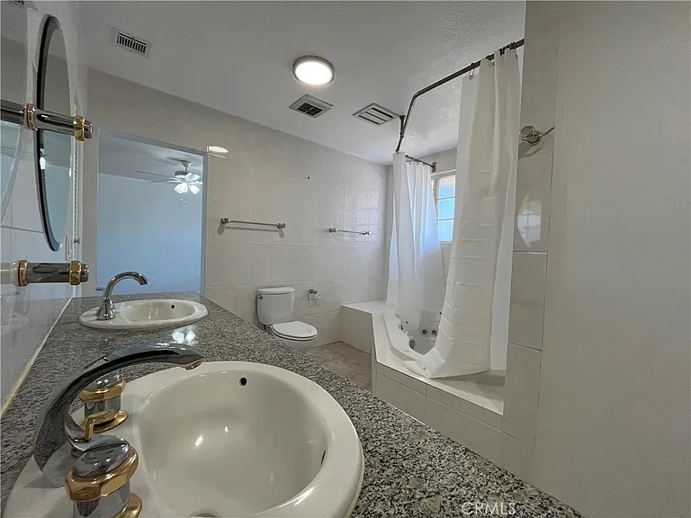 16944 Superior St — Photo 12