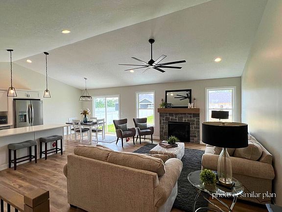 2nd image of 1821 Redbud Cir