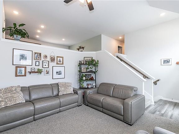 Open concept, Bright natural light
